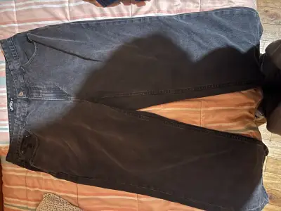Jeans negros de mezclilla para hombre - miniatura 1