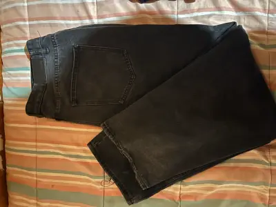 Jeans negros de mezclilla para hombre - miniatura 2