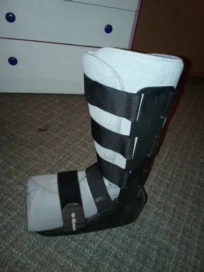 Bota ortopédica Blundi con soporte ajustable - miniatura 1