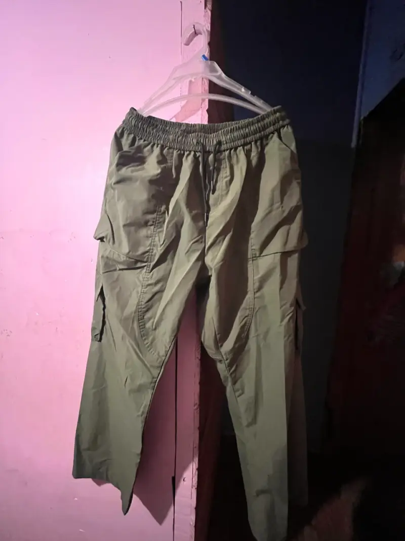Pantalones cargo verde oliva para hombre - 1