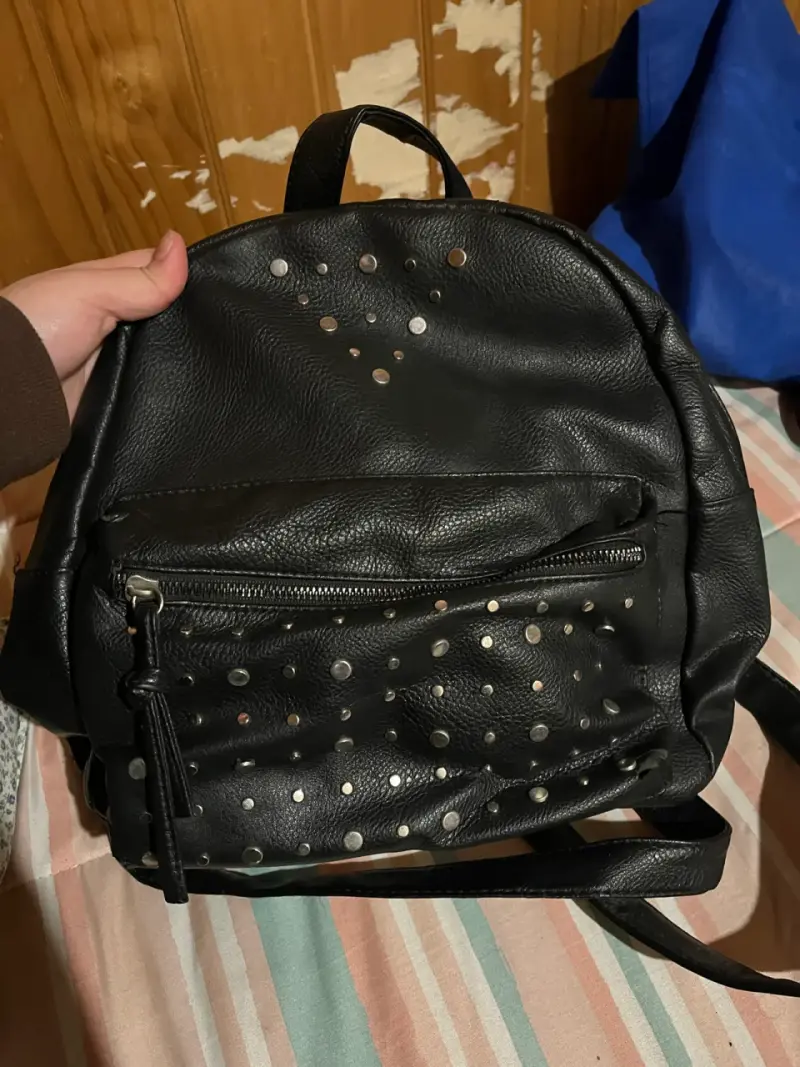 Mochila de cuero bicolor con diseño moderno - 4