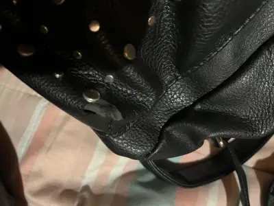 Mochila de cuero bicolor con diseño moderno - miniatura 6