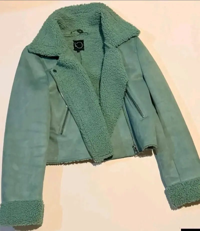 Chaqueta de mujer verde con forro de borrego