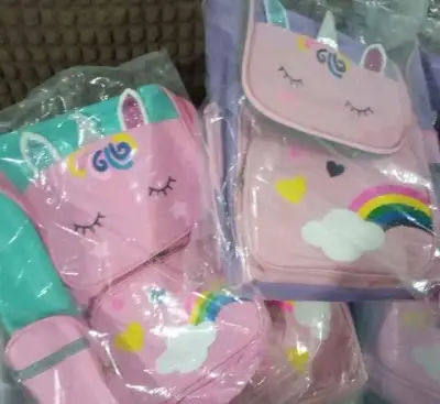 Mochila infantil unicornio rosa con arcoíris - miniatura 2