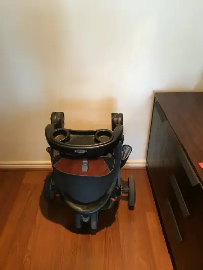 Coche de bebé Graco plegable con bandeja - miniatura 1