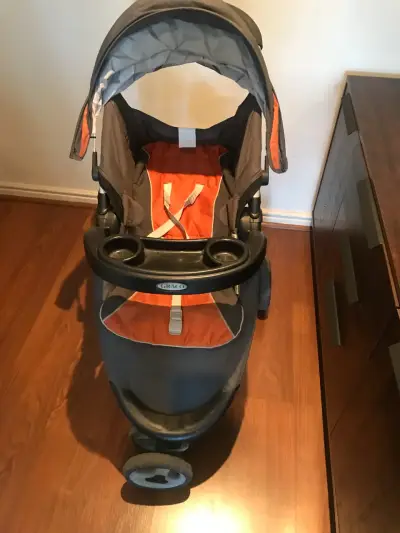 Coche de bebé Graco plegable con bandeja - miniatura 3