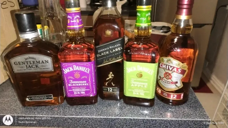 Set de Whiskies Variados Jack Daniel's y Chivas Regal