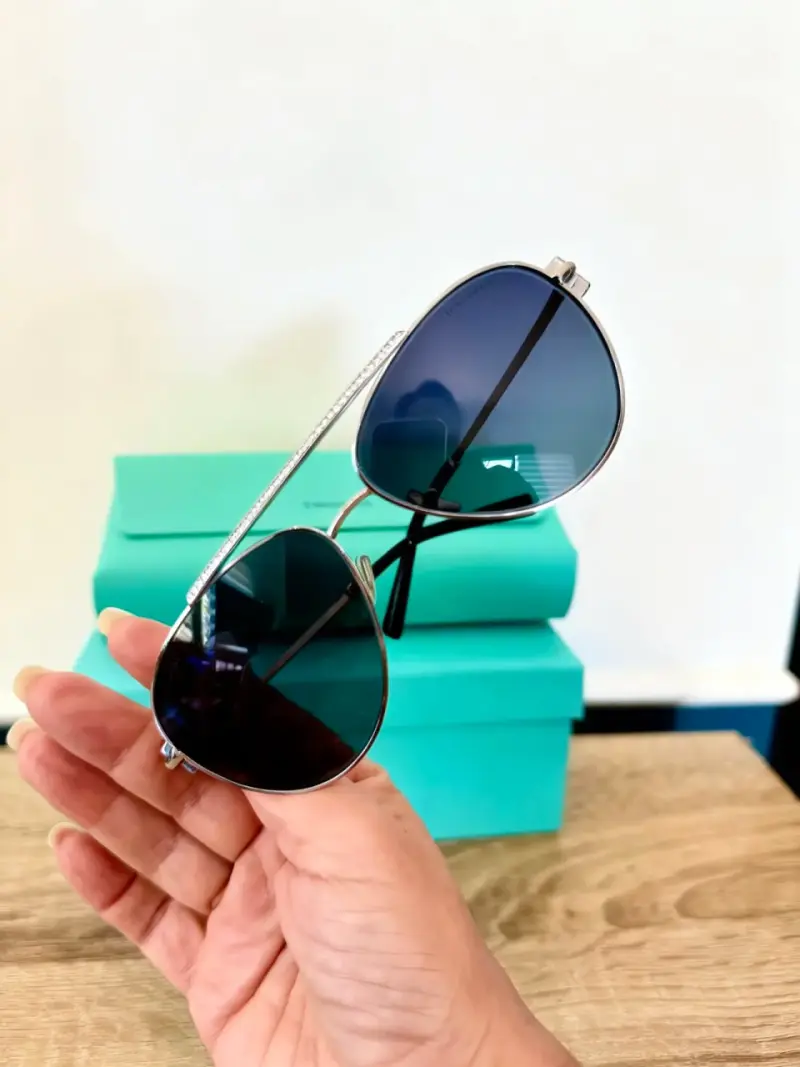 Gafas de Sol Aviador Tiffany & Co. con Detalles Brillantes - 1