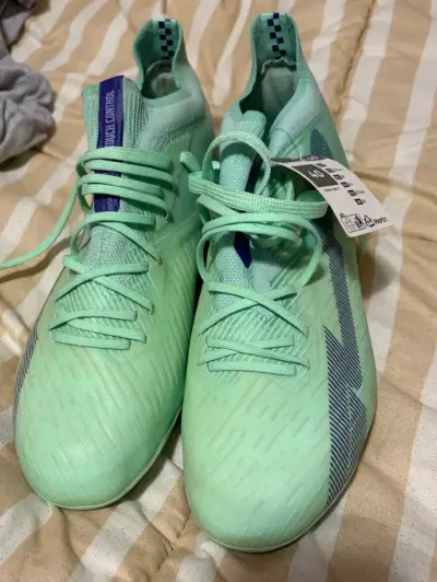 Zapatos de fútbol Kipsta verde neón para adultos - miniatura 1