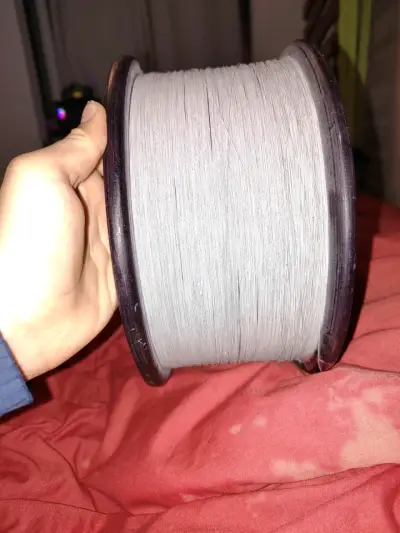 Carrete de hilo de pesca gris resistente - miniatura 1