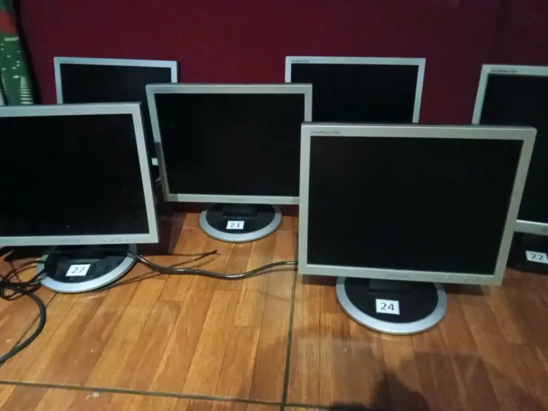 Monitores Samsung SyncMaster 740N usados