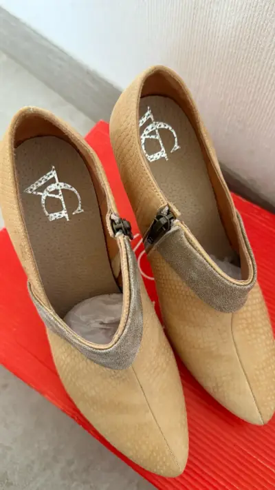 Botines de tacón alto beige - miniatura 2
