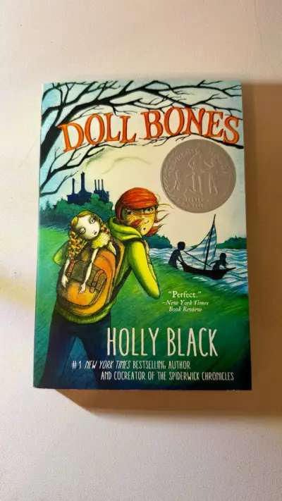 Libro 'Doll Bones' de Holly Black - miniatura 1