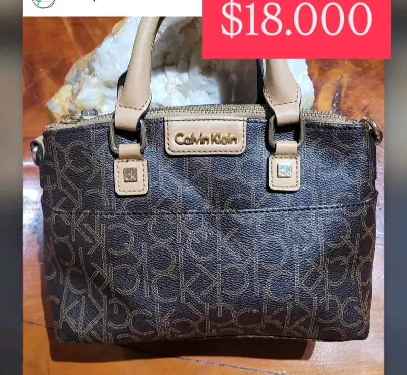 Bolso Calvin Klein marrón con logo