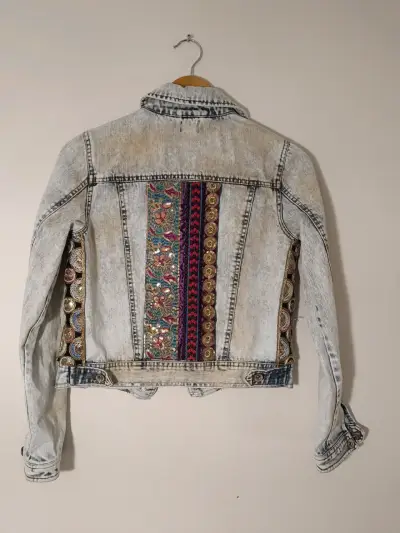 Chaqueta de mezclilla con diseño étnico talla S - miniatura 2