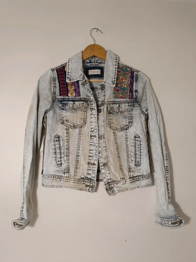 Chaqueta de mezclilla con diseño étnico talla S - 3