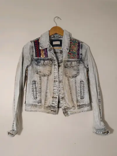 Chaqueta de mezclilla con diseño étnico talla S - miniatura 3