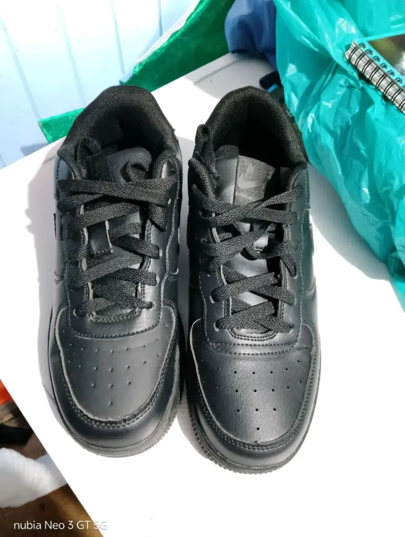 Zapatillas deportivas negras para hombre en buen estado - 1