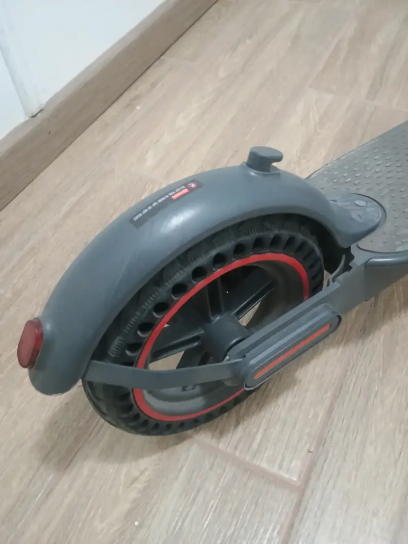 Scooter eléctrico plegable con ruedas antipinchazo - 4