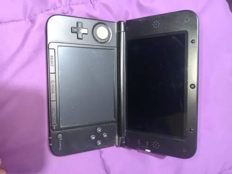 Consola Nintendo 3DS XL roja en buen estado - 1