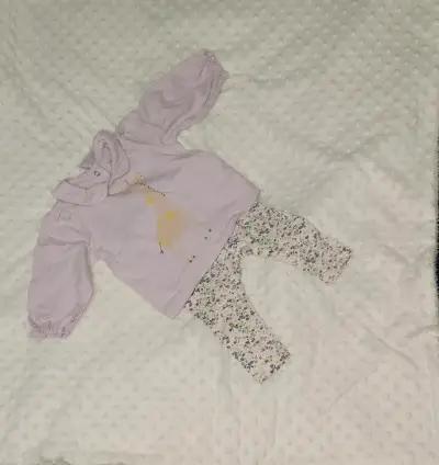 Conjunto de ropa para bebé con estampado floral - miniatura 1
