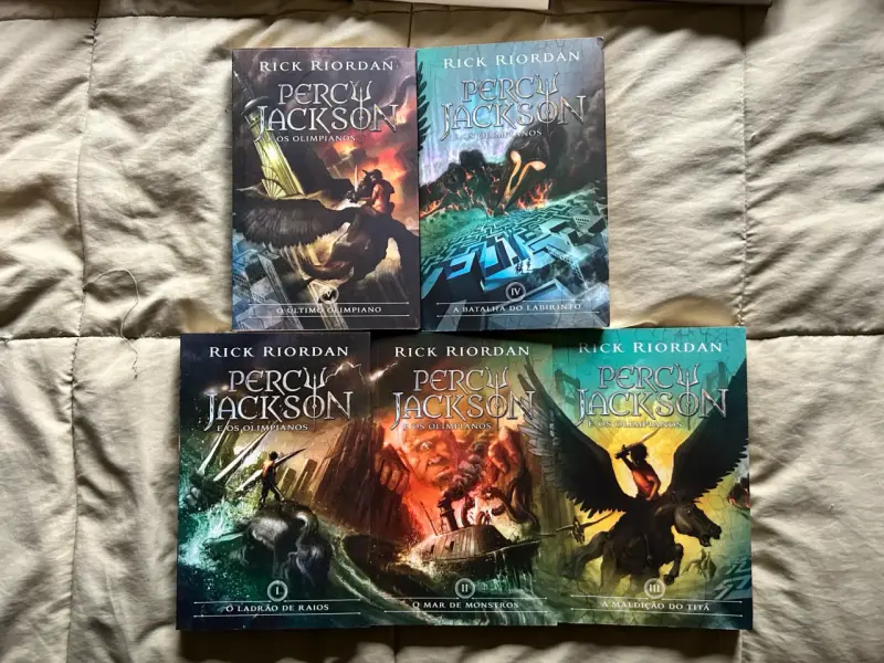 Colección de libros Percy Jackson en portugués