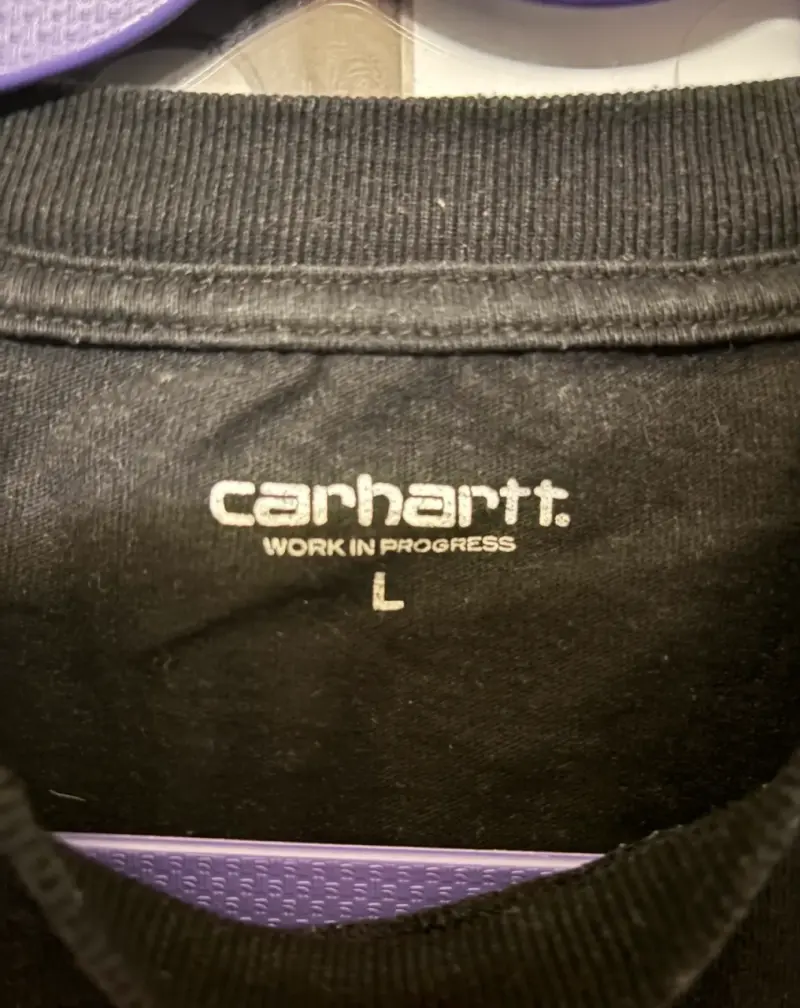Polera negra Carhartt - 2