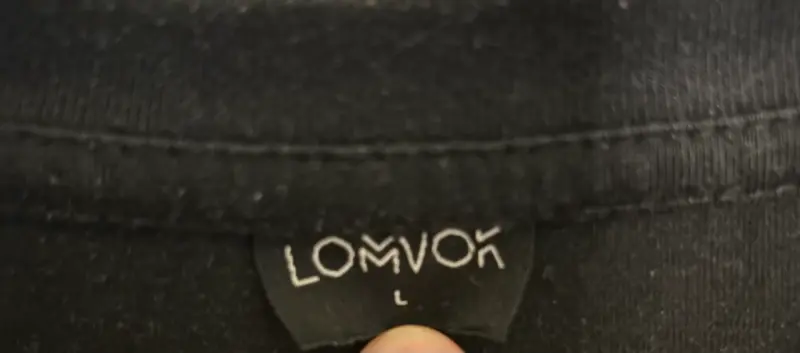 Polera negra Lomvok - 2