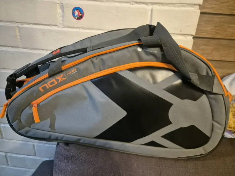 Pala de Pádel Nox AT10 12k 2025 mas paletero - 3