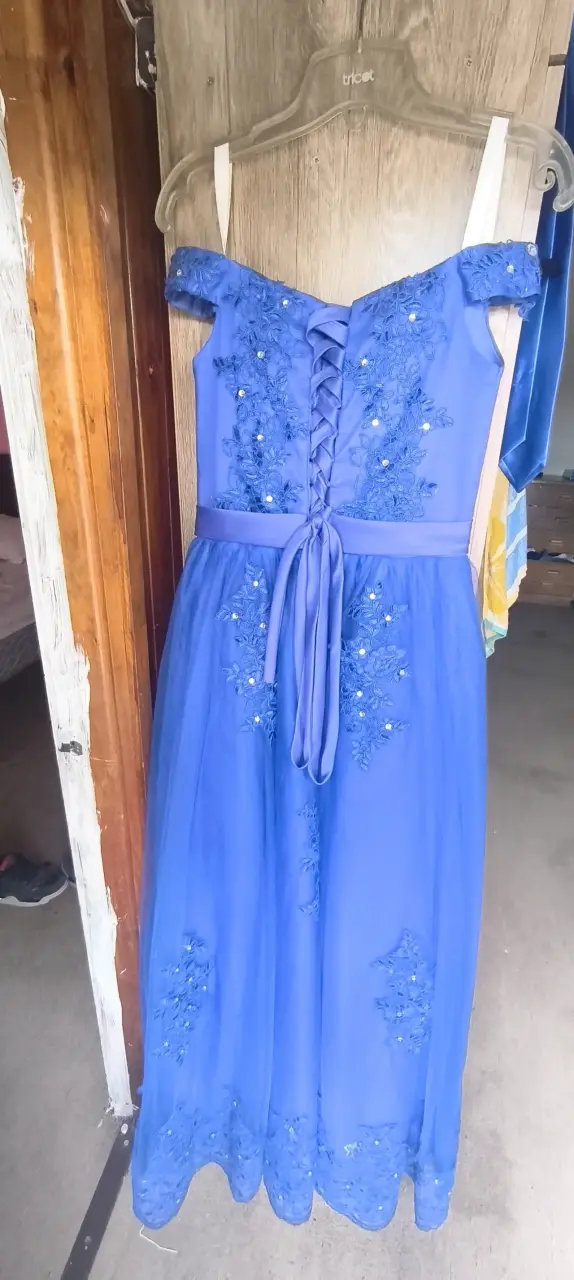 Vestido de 15años azul con encaje floral - 2
