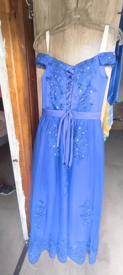 Vestido de 15años  azul con encaje floral - miniatura 2