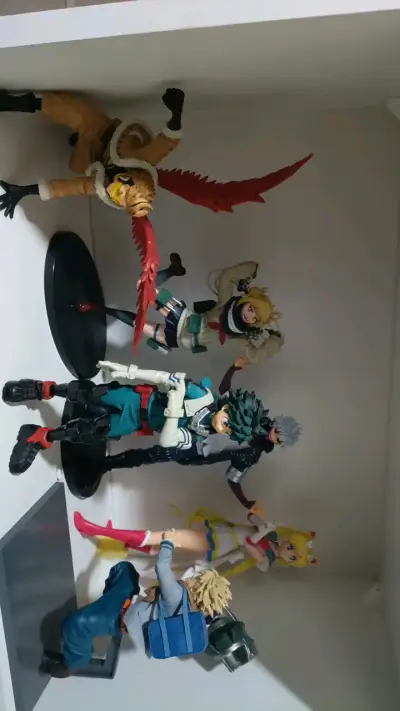 Colección de Figuras de Anime Variadas - miniatura 4