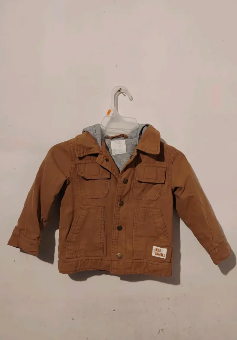 Chaqueta para niño marrón con capucha