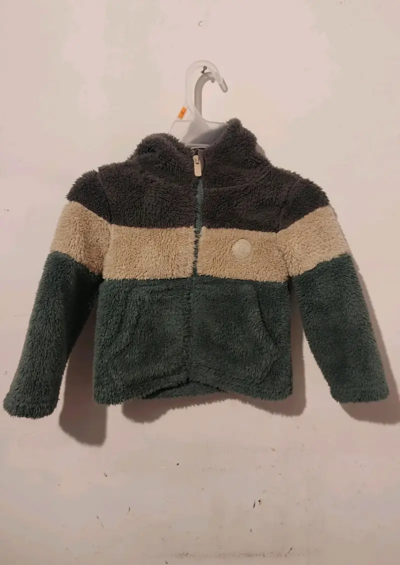 Chaqueta de polar para niño con capucha