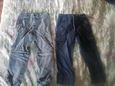 Pantalones de mezclilla para niños en buen estado - miniatura 2
