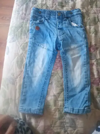 Pantalones de mezclilla para niños en buen estado - miniatura 6