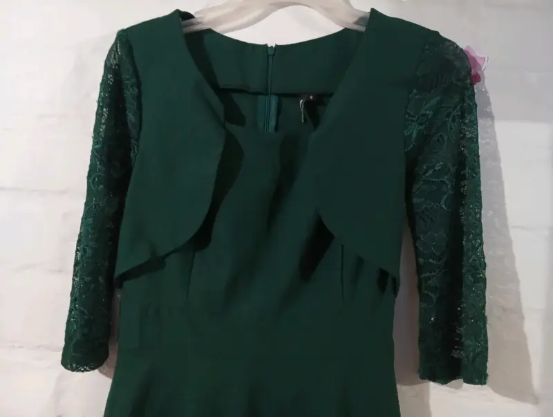 Vestido verde elegante con encaje - 2