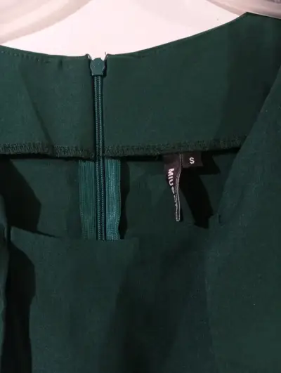 Vestido verde elegante con encaje - miniatura 4