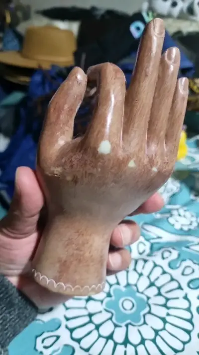 Escultura de mano decorativa con esfera - miniatura 4