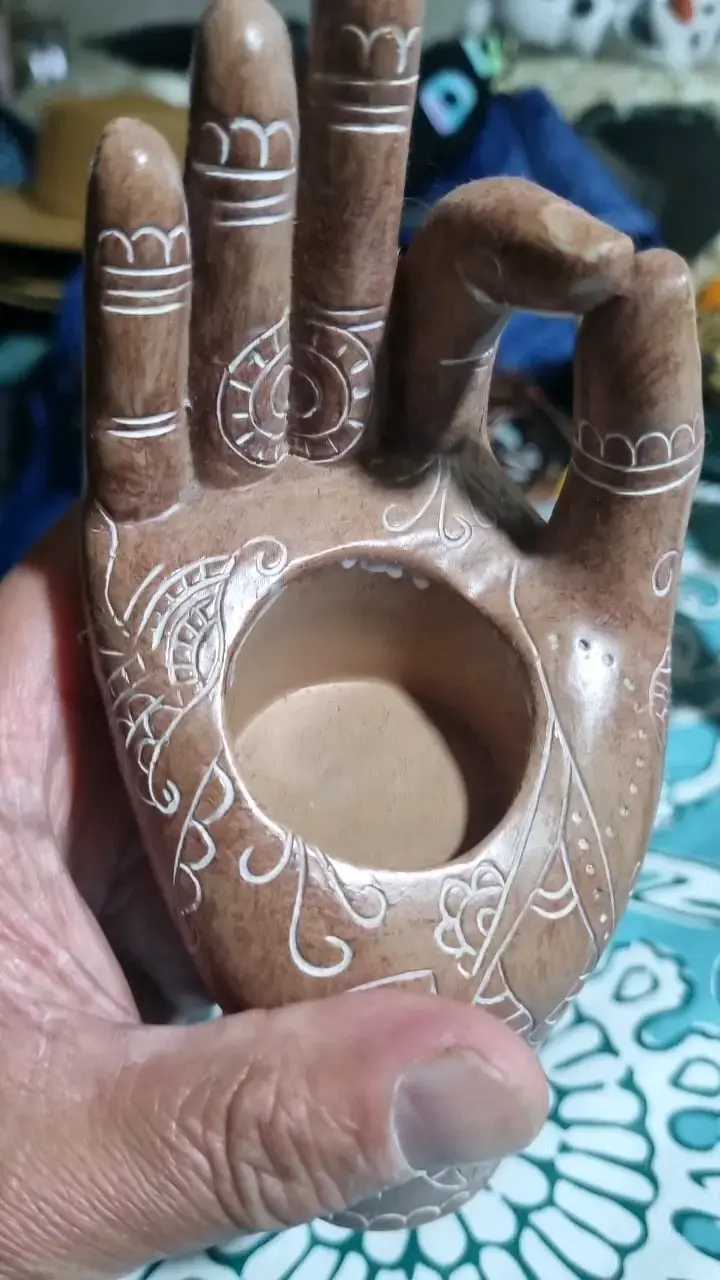 Escultura de mano decorativa con esfera - 5