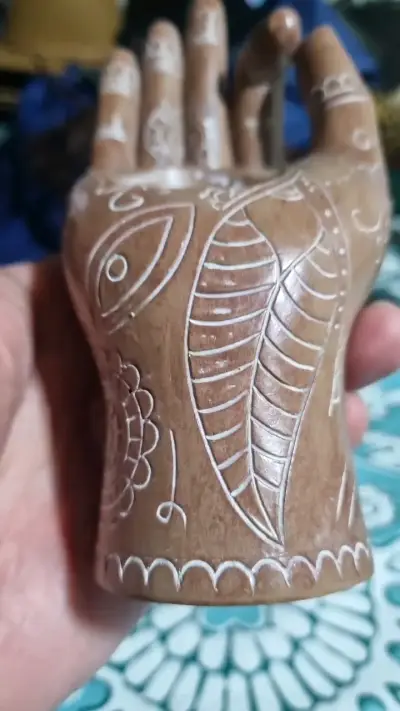Escultura de mano decorativa con esfera - miniatura 6