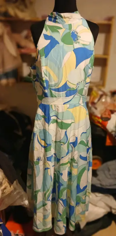 Vestido vintage sin mangas estampado floral - miniatura 3