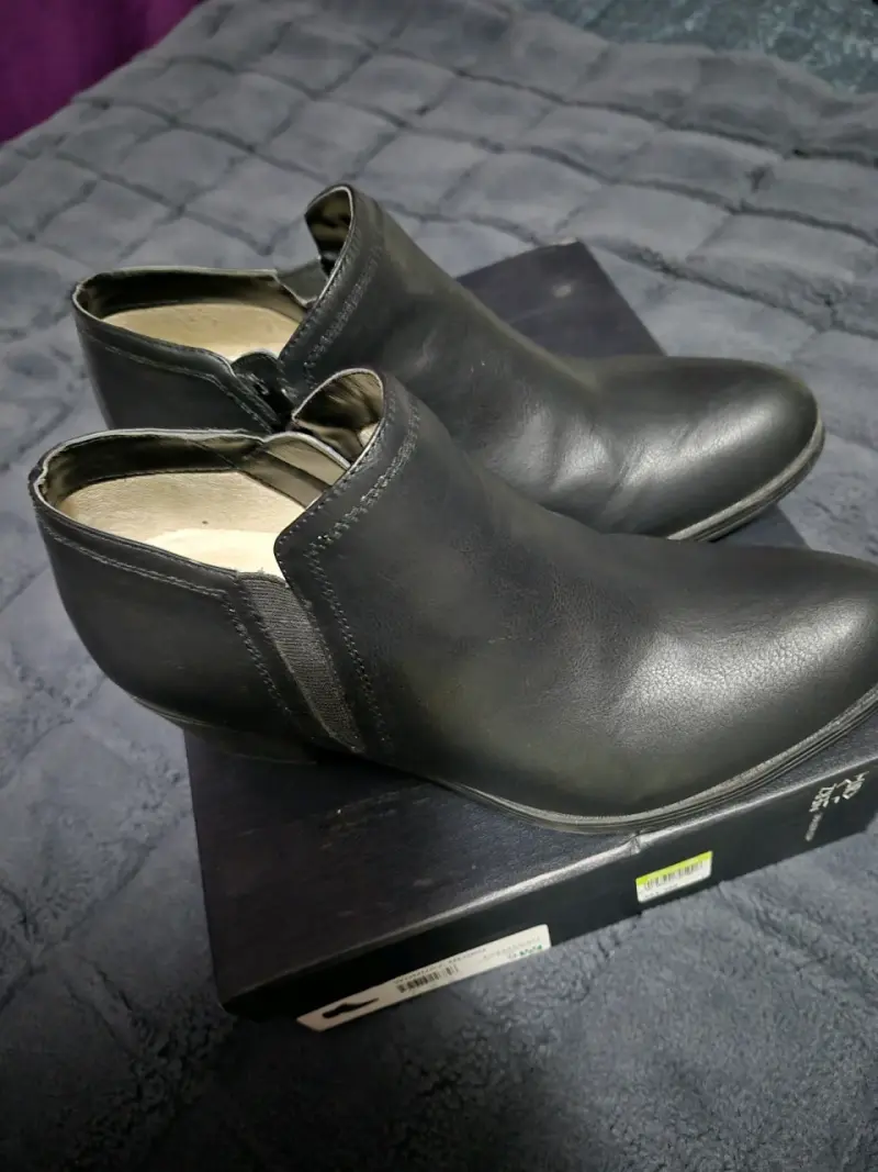 Botines de cuero negro para mujer marca Naturalizer - 3