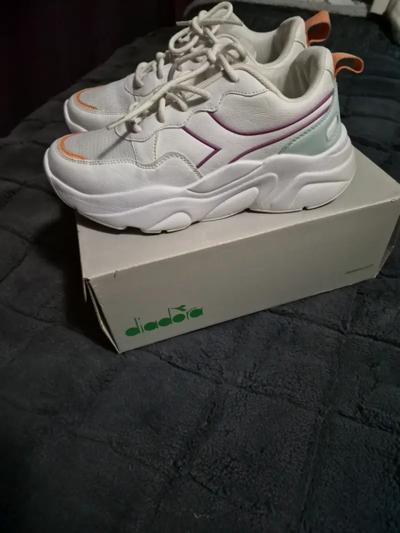 Zapatillas deportivas blancas Diadora para mujer - 1