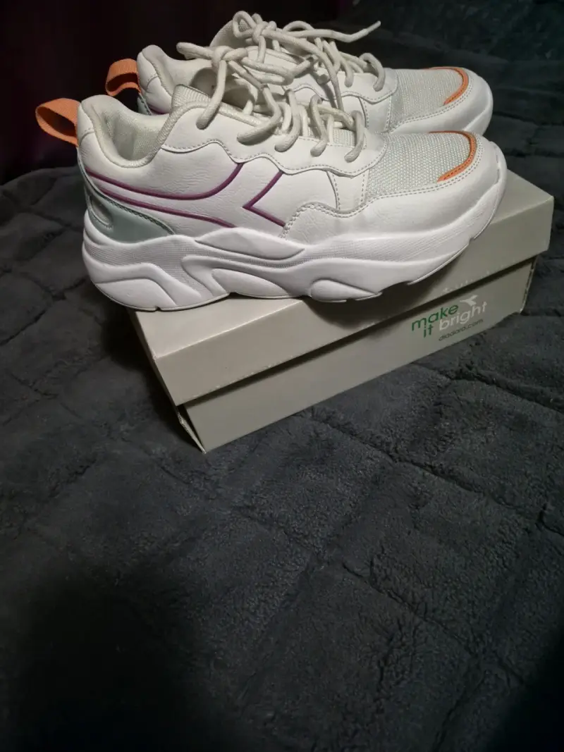Zapatillas deportivas blancas Diadora para mujer - 4