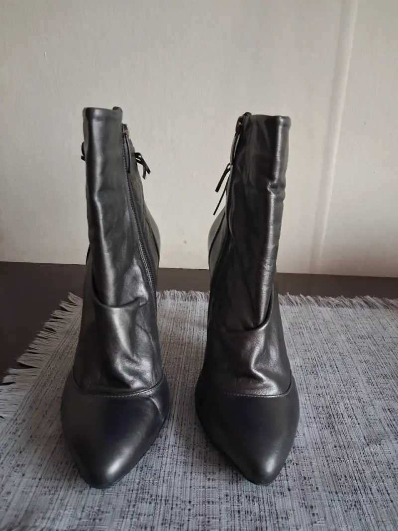 Botines de cuero grises con tacón alto - 2