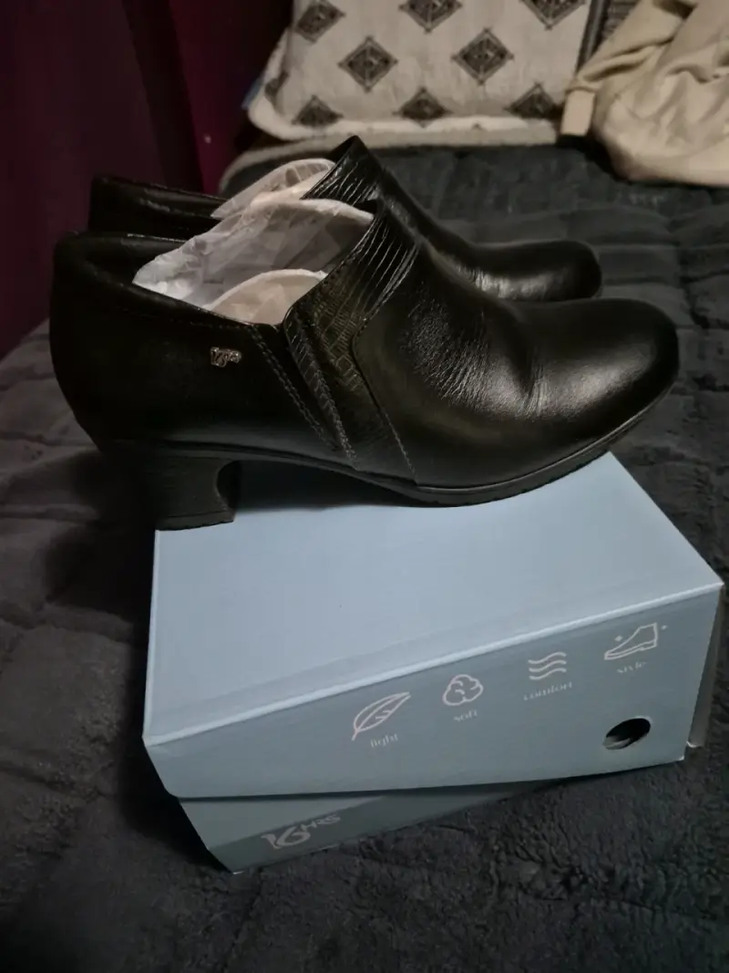 Zapatos de cuero negro con tacón bajo - 3