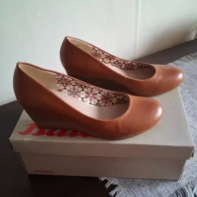Zapatos con tacón chino cafés - miniatura 1