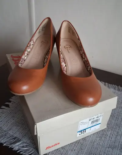 Zapatos con tacón chino cafés - miniatura 2