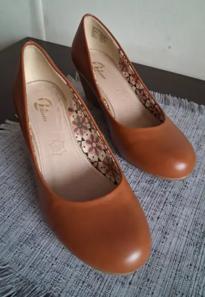 Zapatos con tacón chino cafés - miniatura 3